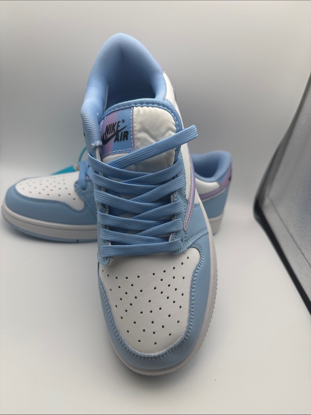 Nike Kids Low-Top Sneakers in Light Blue, White & Lavender